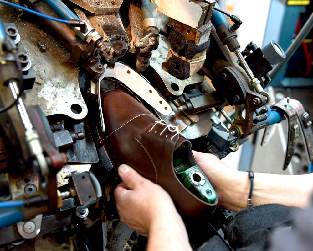 Manufacture and assembly of shoes made in France by Joseph Malinge